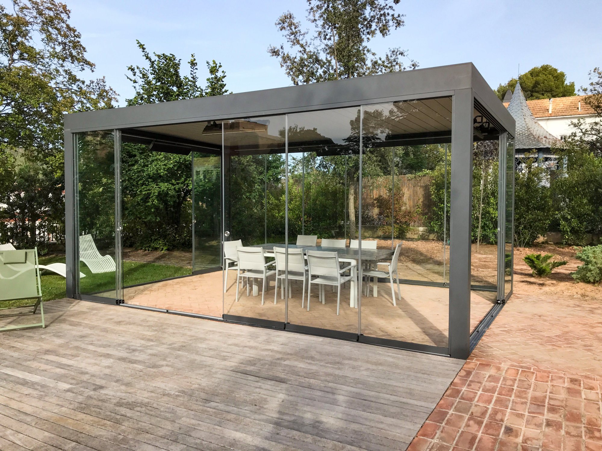 Glasrum i trädgård